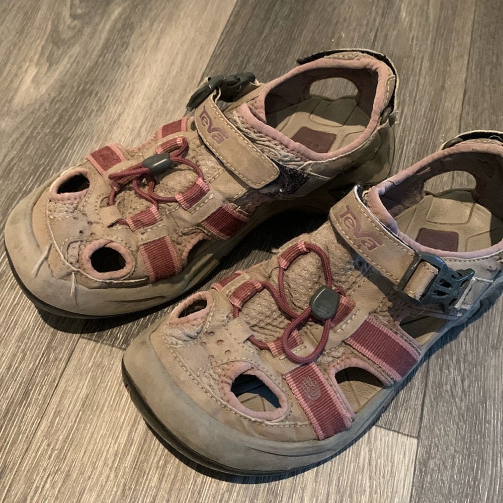 Vintage look 90s Y2K Teva sandals size 7.5